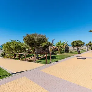 apartamento-a-pie-de-playa-benajarafe.1costadelsol.com/